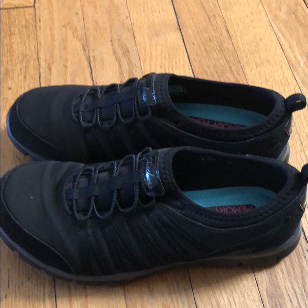 NWOT Sketchers sneakers air cooled with mem foam